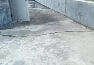 塔城楼顶漏水维修公司分享下如何解决卫生间隐蔽部位漏水的问题?